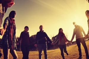 الأدوار الرئيسية للعامل مع الشباب